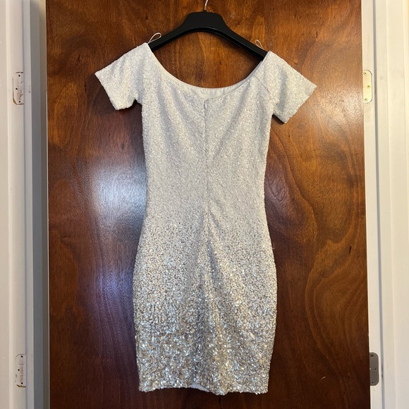 Dress the Population Larissa Off Shoulder Silver Ombre Sequin Mini Dress Sz S - Picture 4 of 8